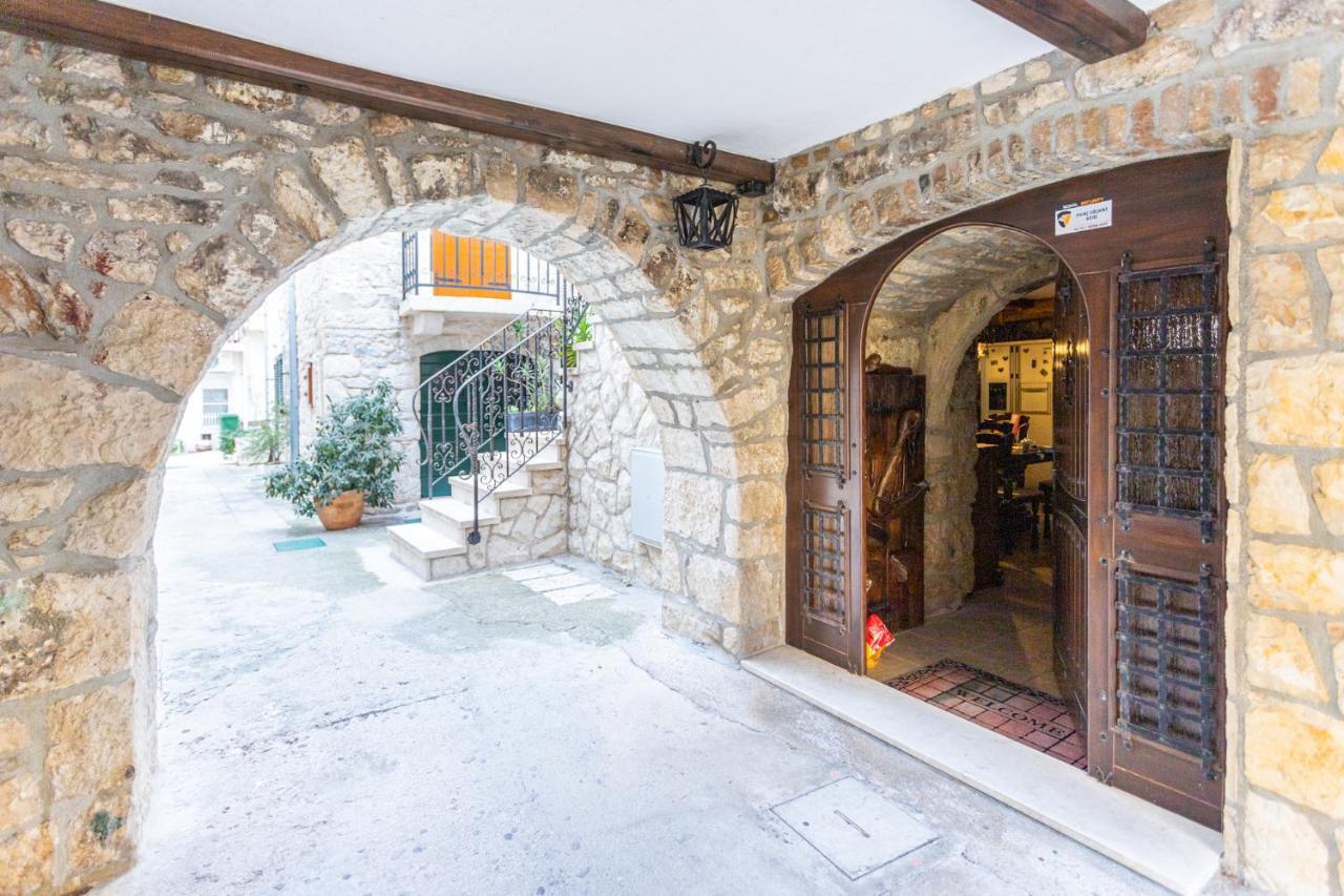 Апартаменты Stone House Srida Башка-Вода Экстерьер фото