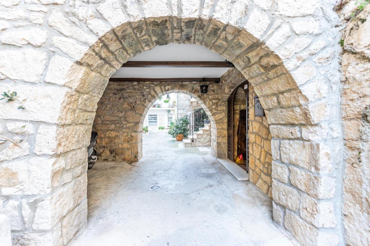 Апартаменты Stone House Srida Башка-Вода Экстерьер фото