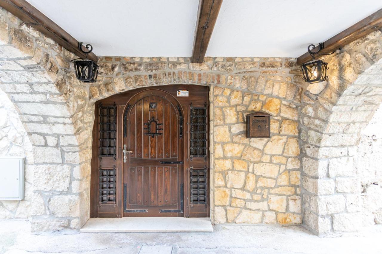 Апартаменты Stone House Srida Башка-Вода Экстерьер фото
